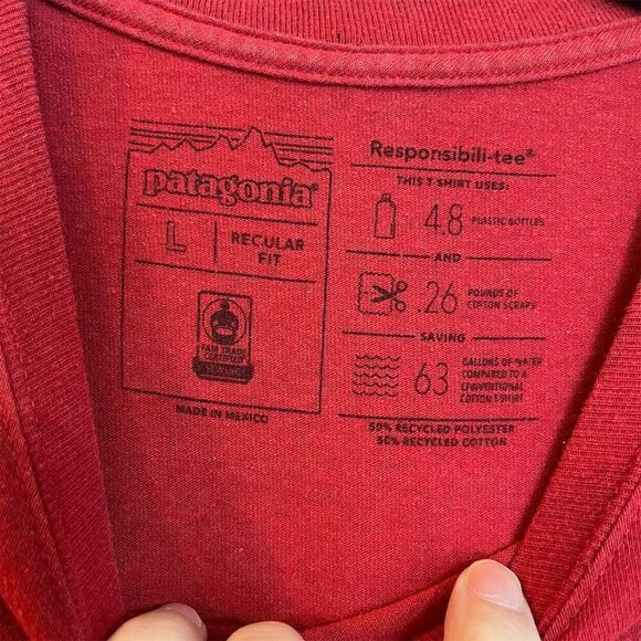 Patagonia Men's Graphic Print Tee Shirt Red Size L - Picture 3 of 6